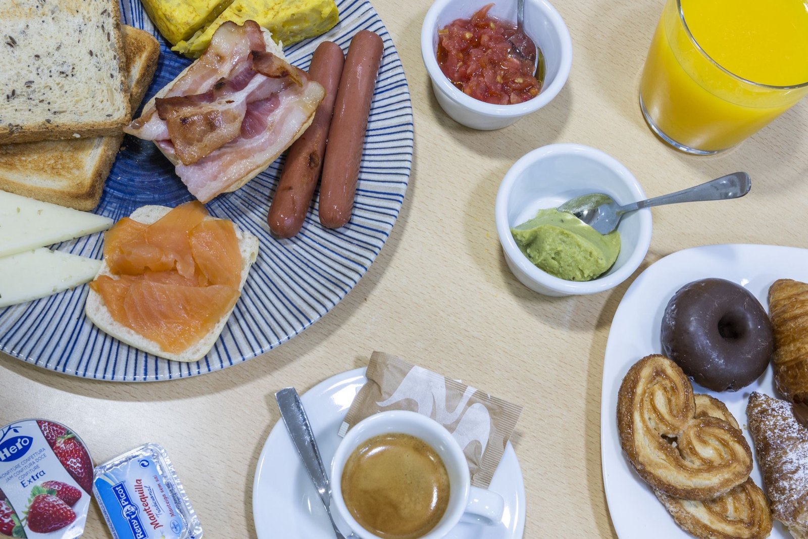 Desayuno bufé continental del Hotel Venecia