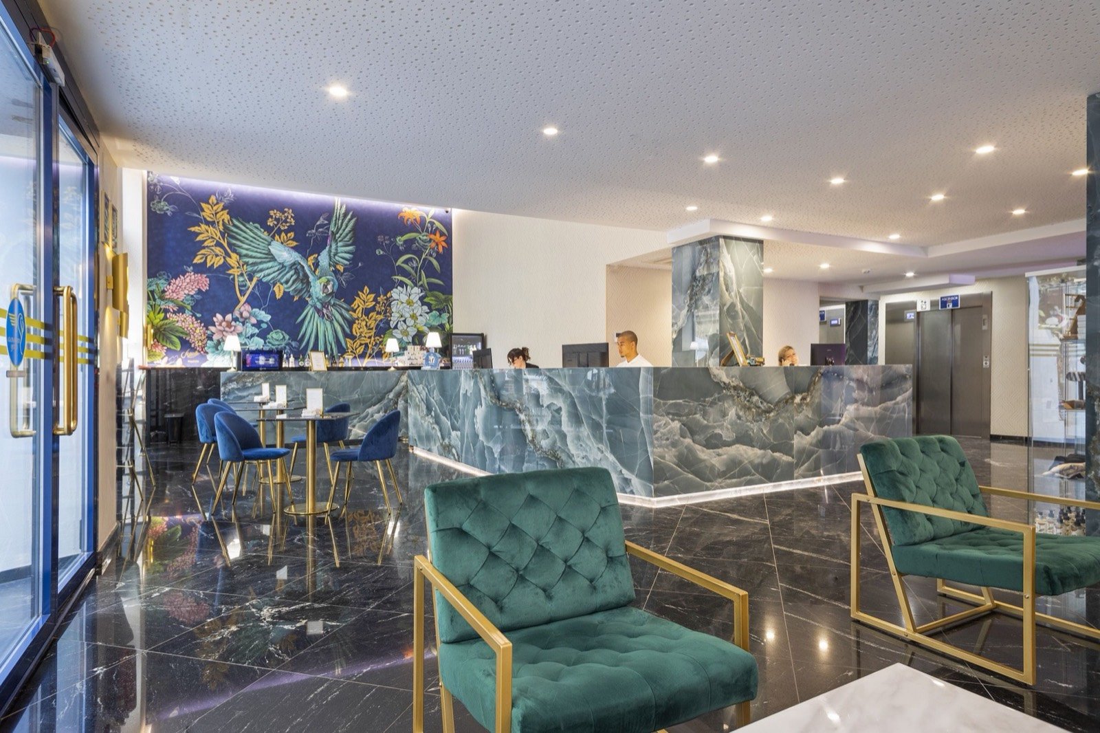 Recepción y salón del Hotel Venecia Plaza Centro