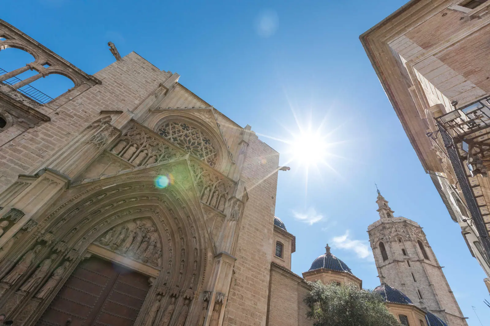 Plaza de la Virgen y catedral de Valencia